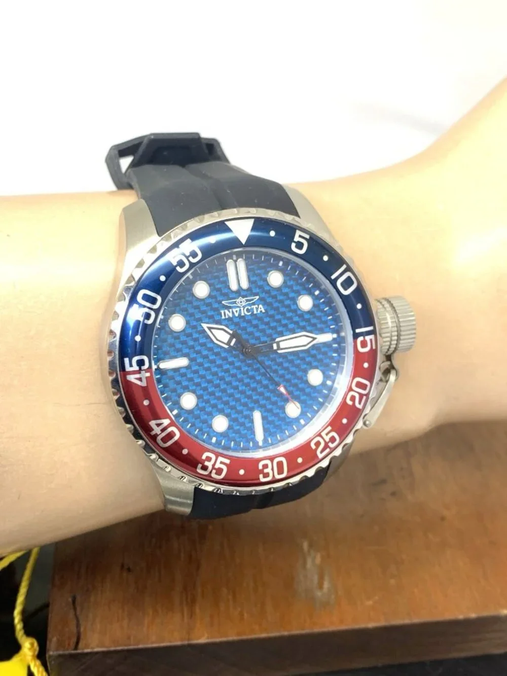 Invicta Mens Watch 35658 Pro Diver Quartz Blue Dial Pepsi Bezel Rubber Band 50mm
